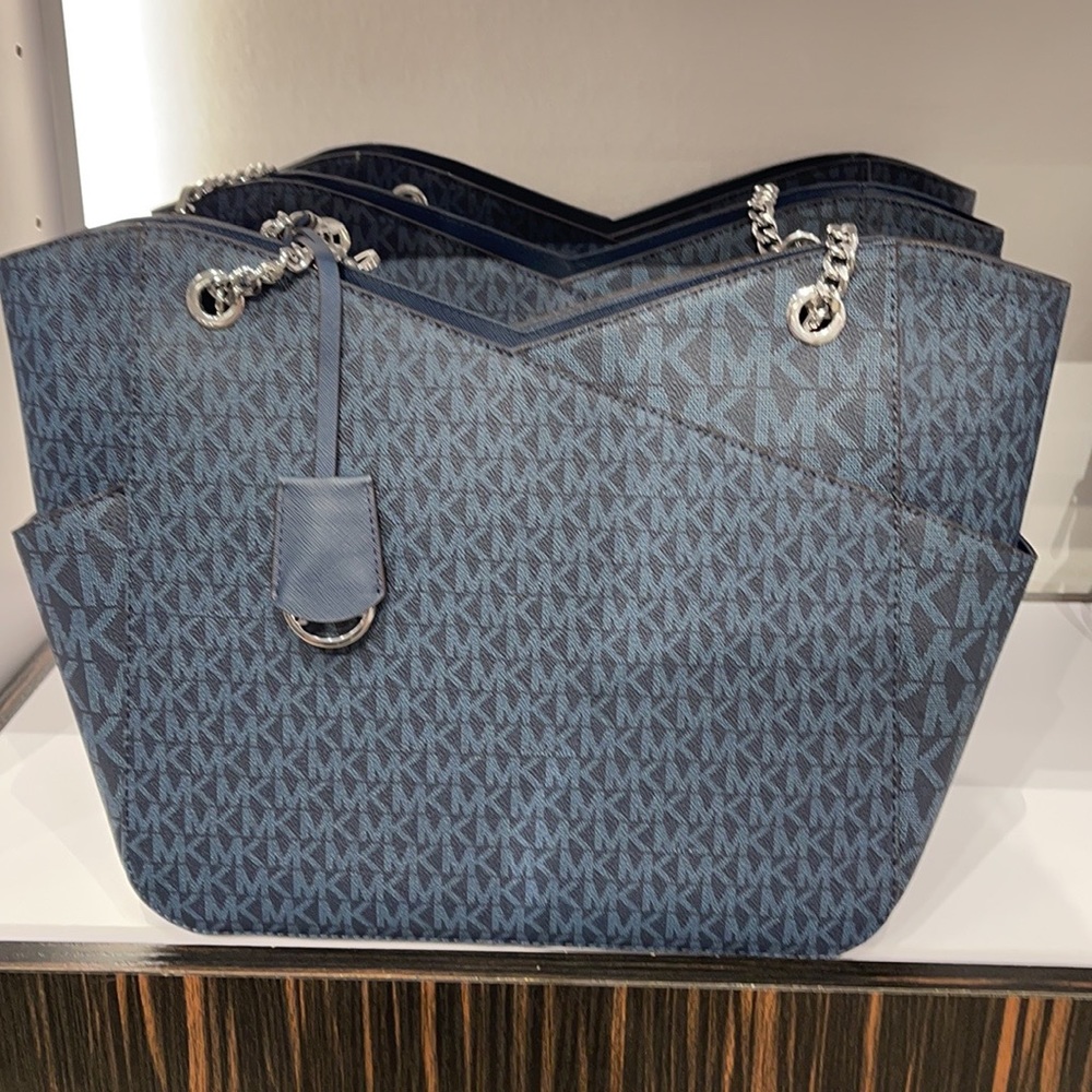 MICHAEL KORS
Jet Set Large Logo Shoulder Bag - Picture 7 of 16